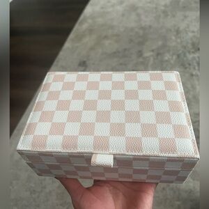 Cashmere and cupcakes jewelry box